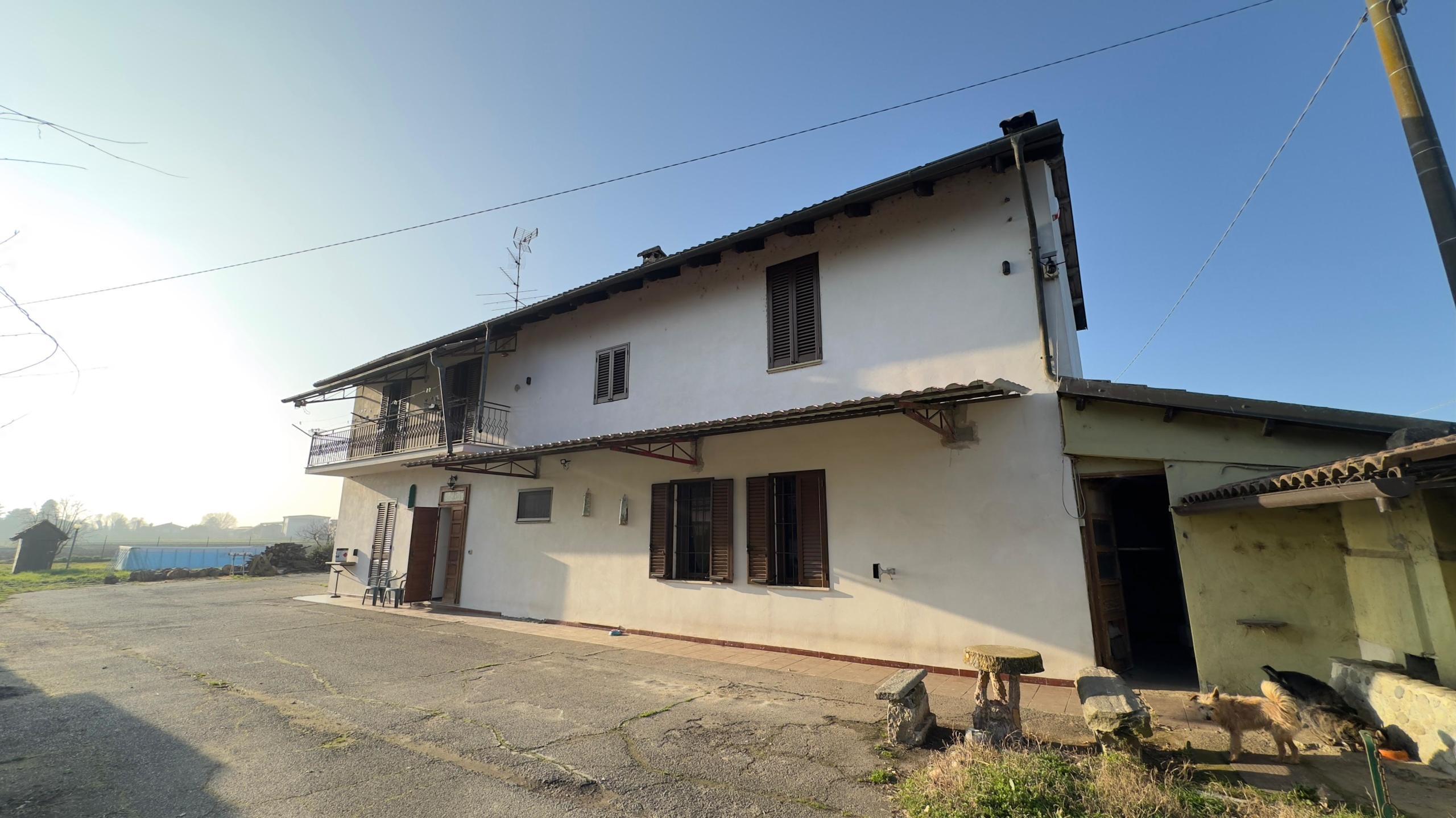 Casa indipendente con giardino in regione molino preale 2, Pezzana