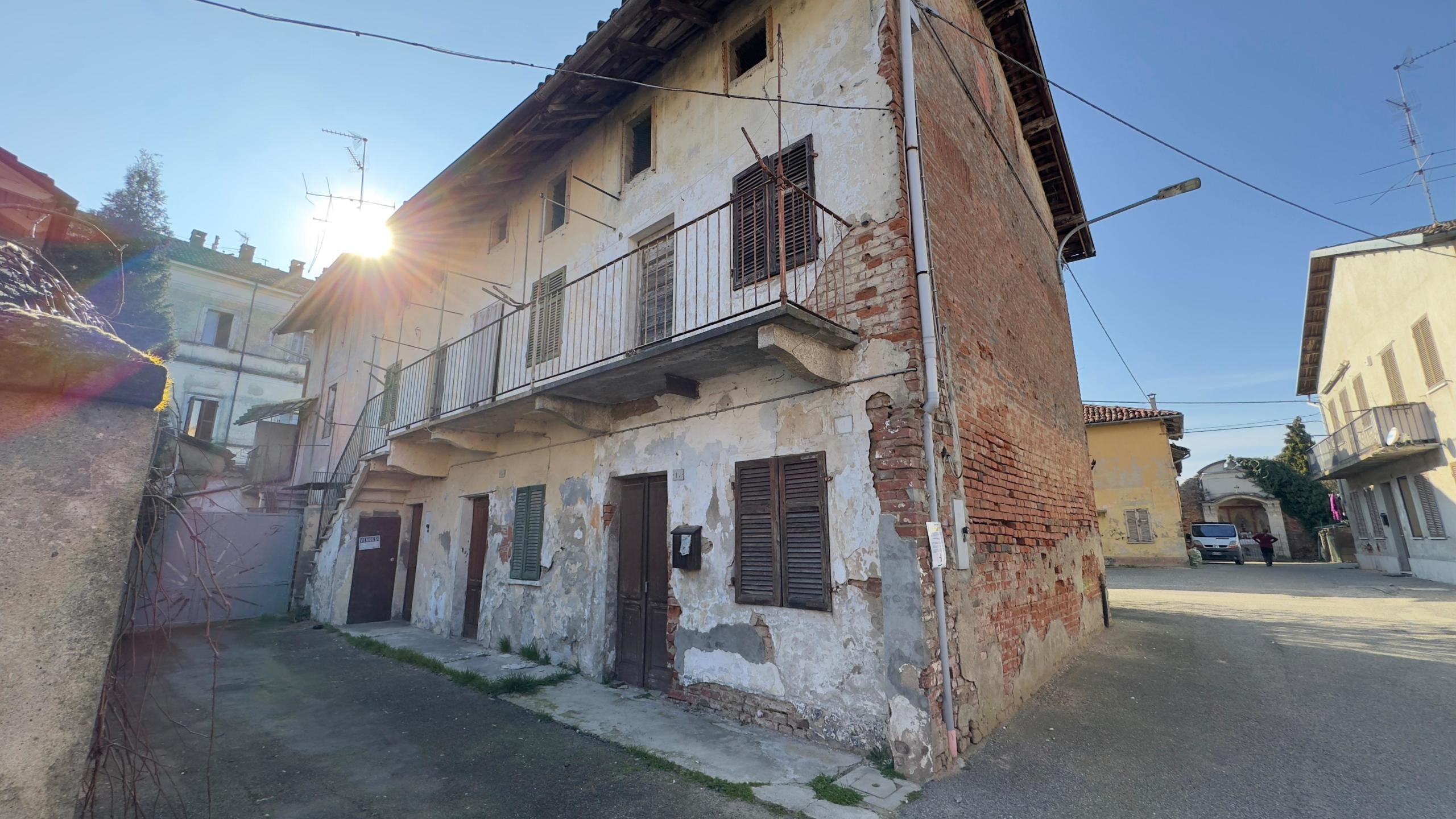 Casa indipendente da ristrutturare in vicolo castello 2, Stroppiana