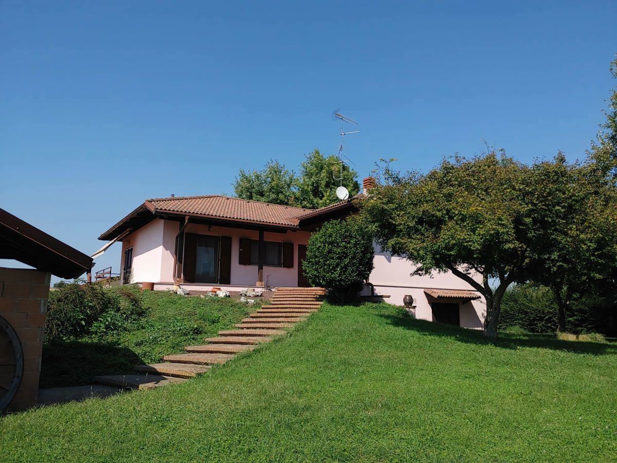 Casa indipendente con giardino a Villata