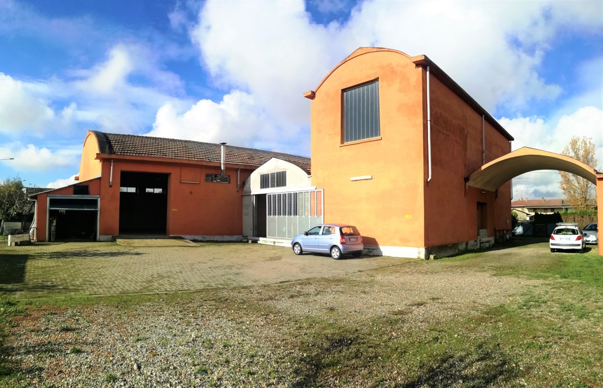 Capannone in vendita a Pezzana
