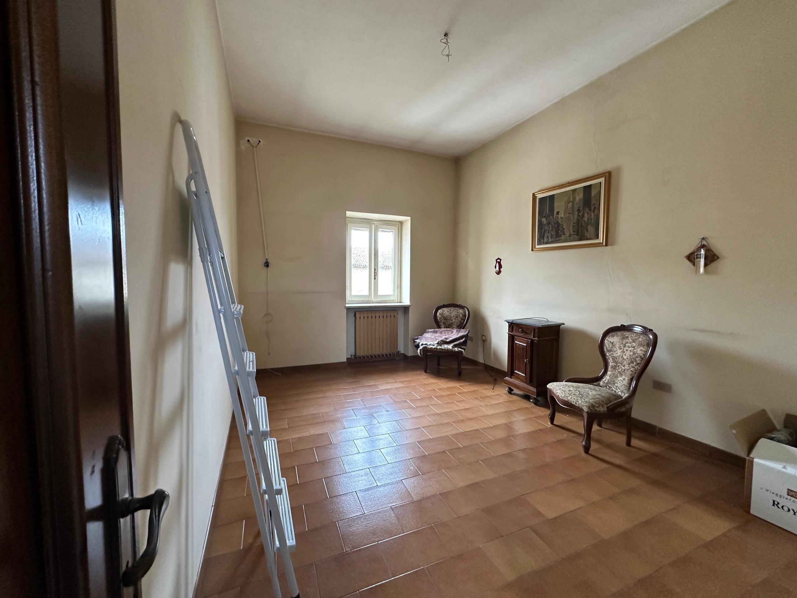 Casa indipendente con giardino in via cesare battisti, Tricerro
