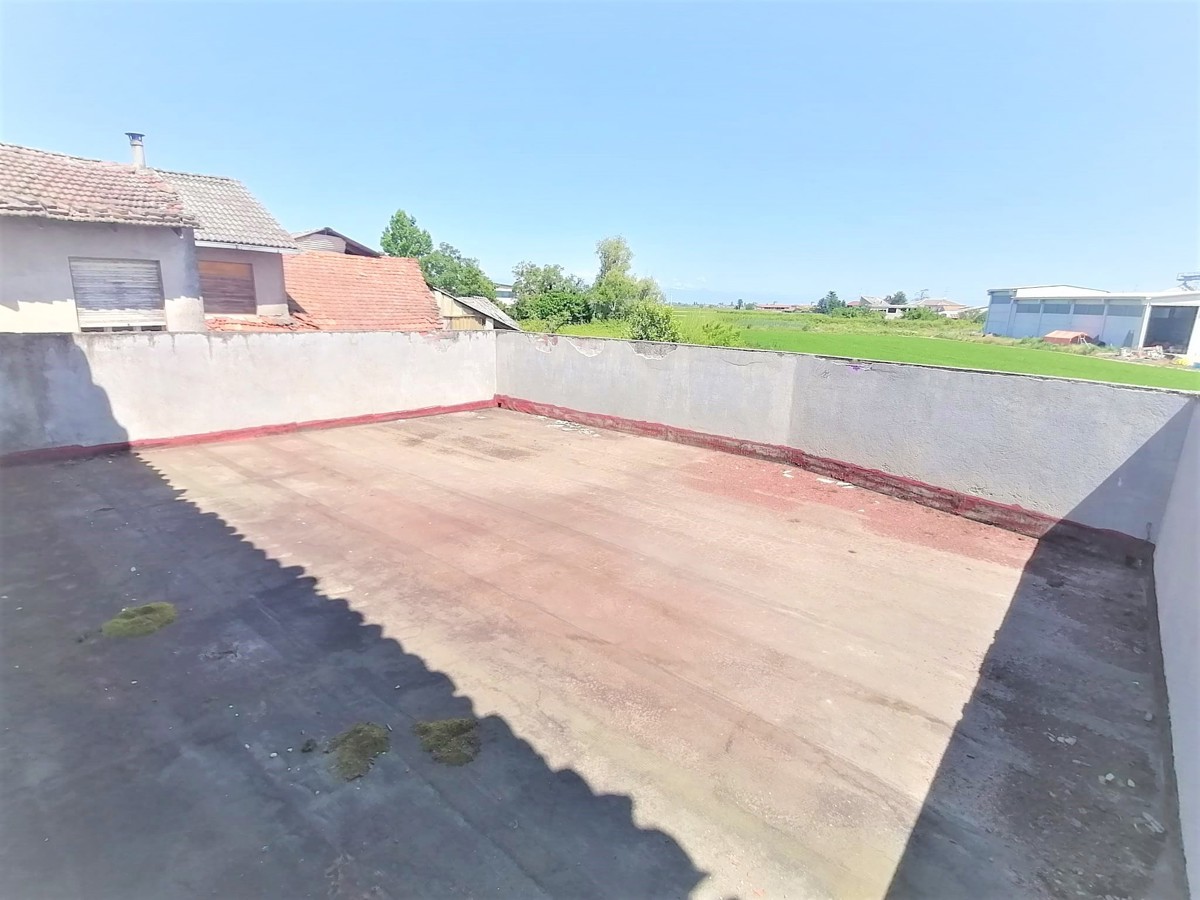 Casa indipendente con giardino in via adua 10, Pezzana