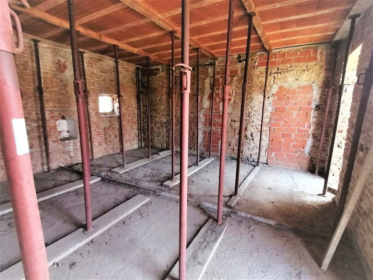 Casa indipendente con giardino in via adua 10, Pezzana