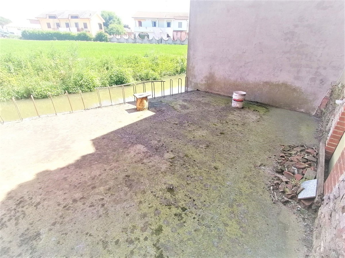 Casa indipendente con giardino in via adua 10, Pezzana