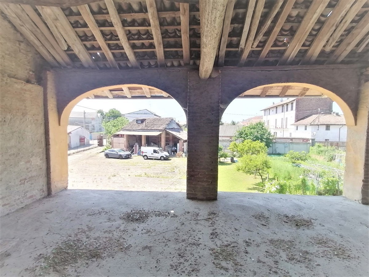 Casa indipendente con giardino in via adua 10, Pezzana