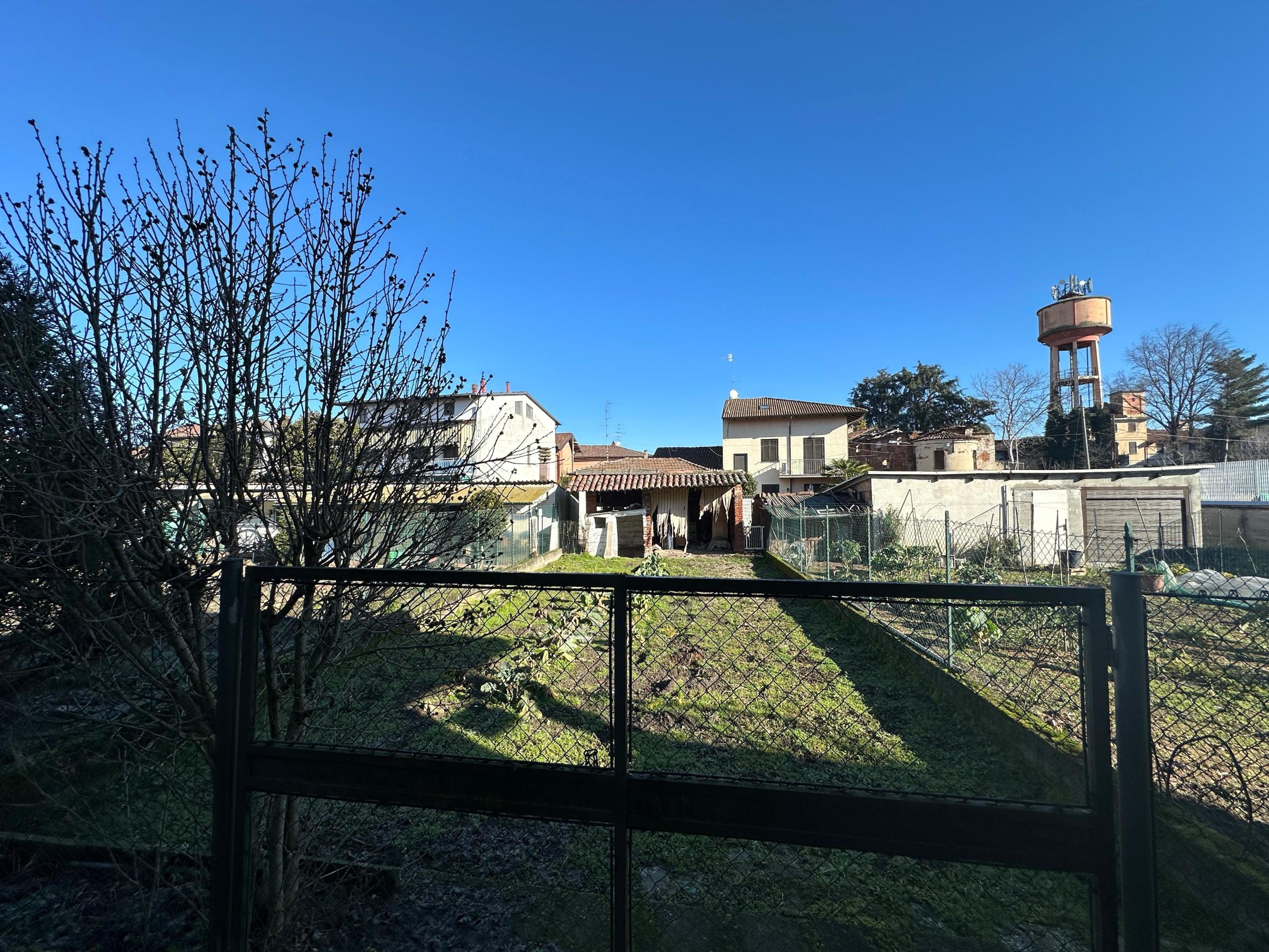 Casa indipendente con giardino in via giuseppe verdi 1313, Borgo Vercelli