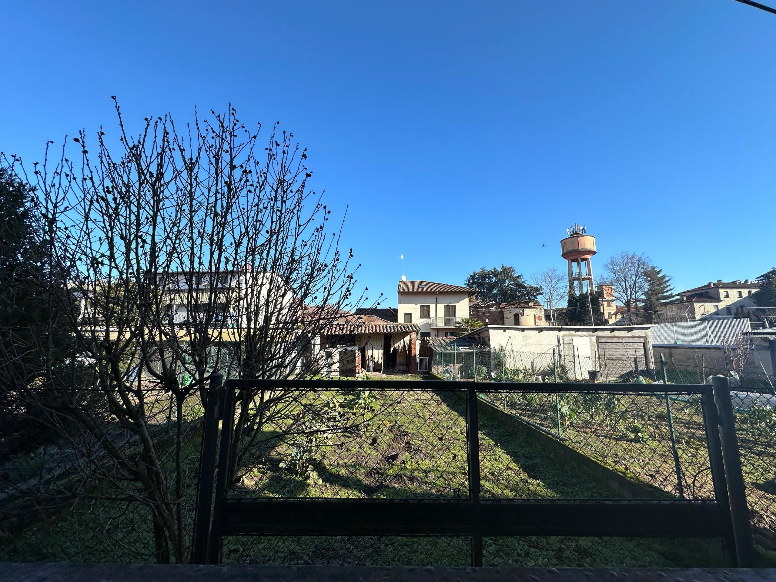 Casa indipendente con giardino in via giuseppe verdi 1313, Borgo Vercelli