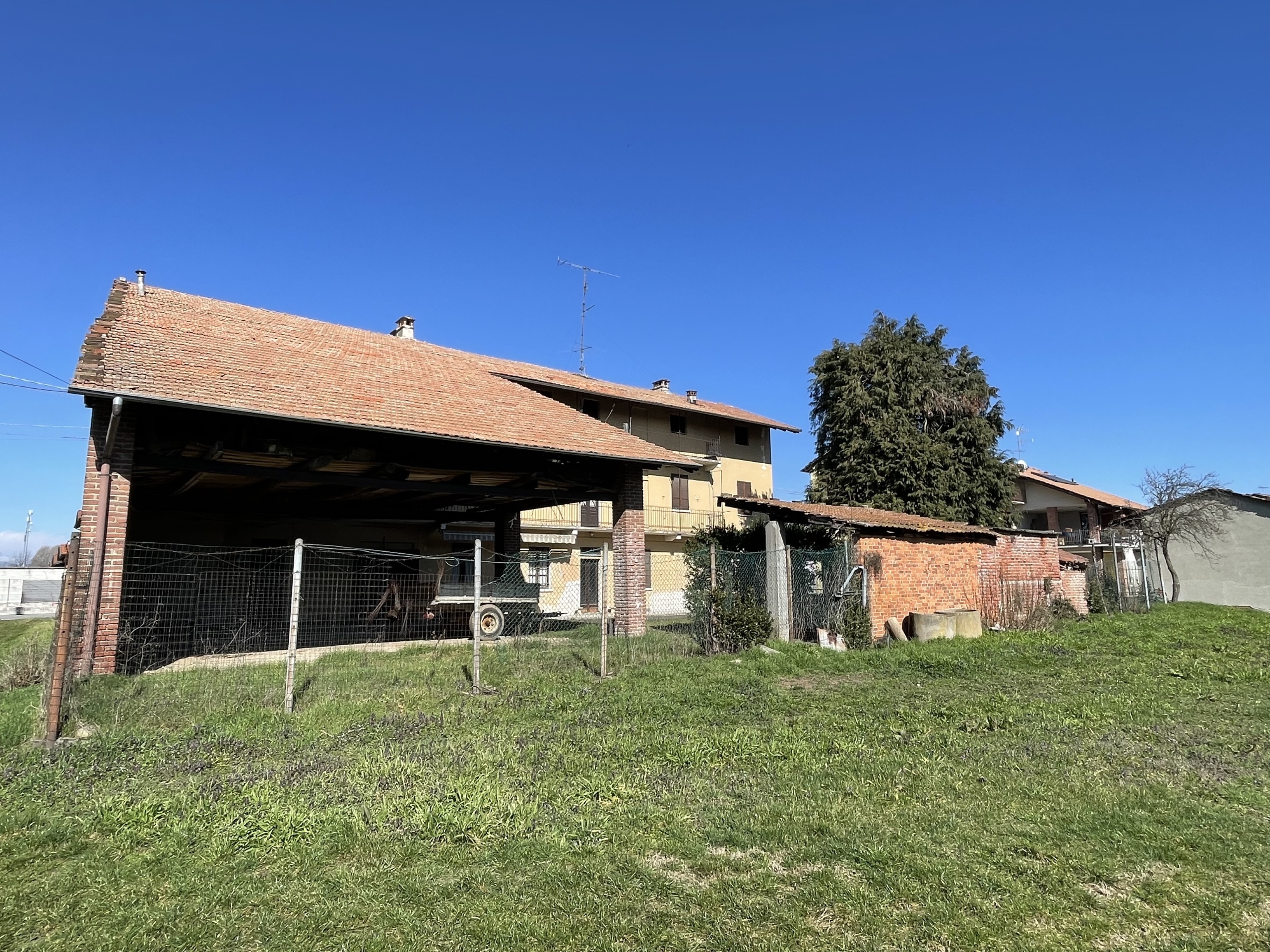 Casa indipendente da ristrutturare in via roma 4343, Fara Novarese