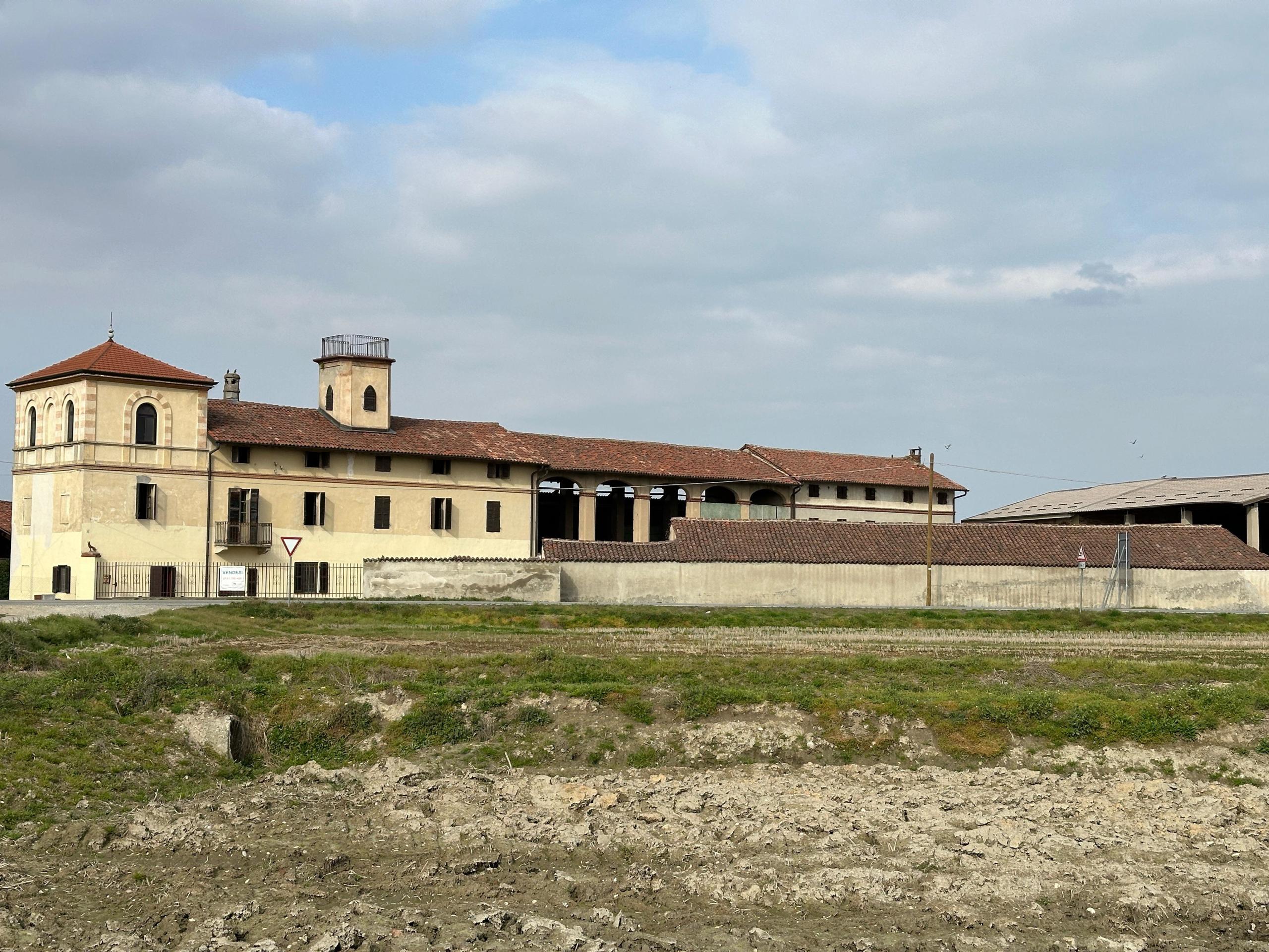 Stabile/Palazzo con giardino in strada provinciale ex strada statale 596 dei cairo 14, Vinzaglio