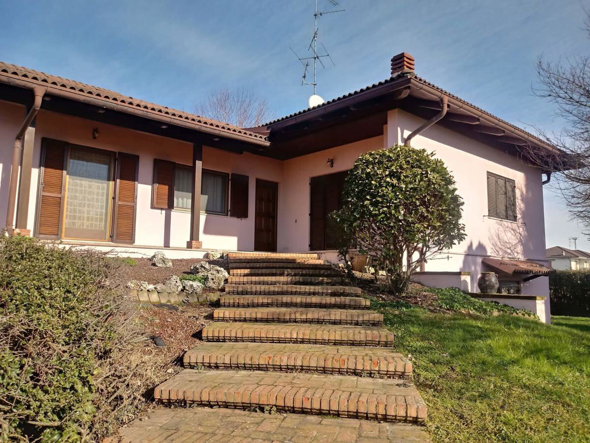 Casa indipendente con giardino a Villata
