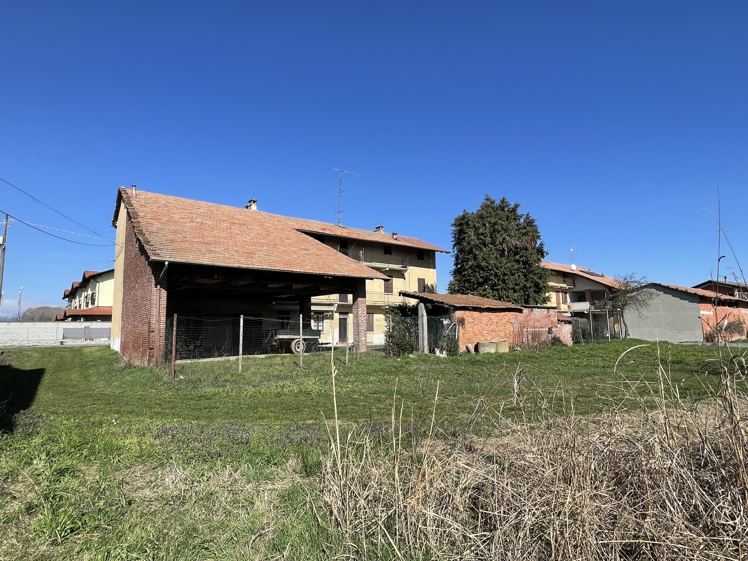 Casa indipendente da ristrutturare in via roma 4343, Fara Novarese