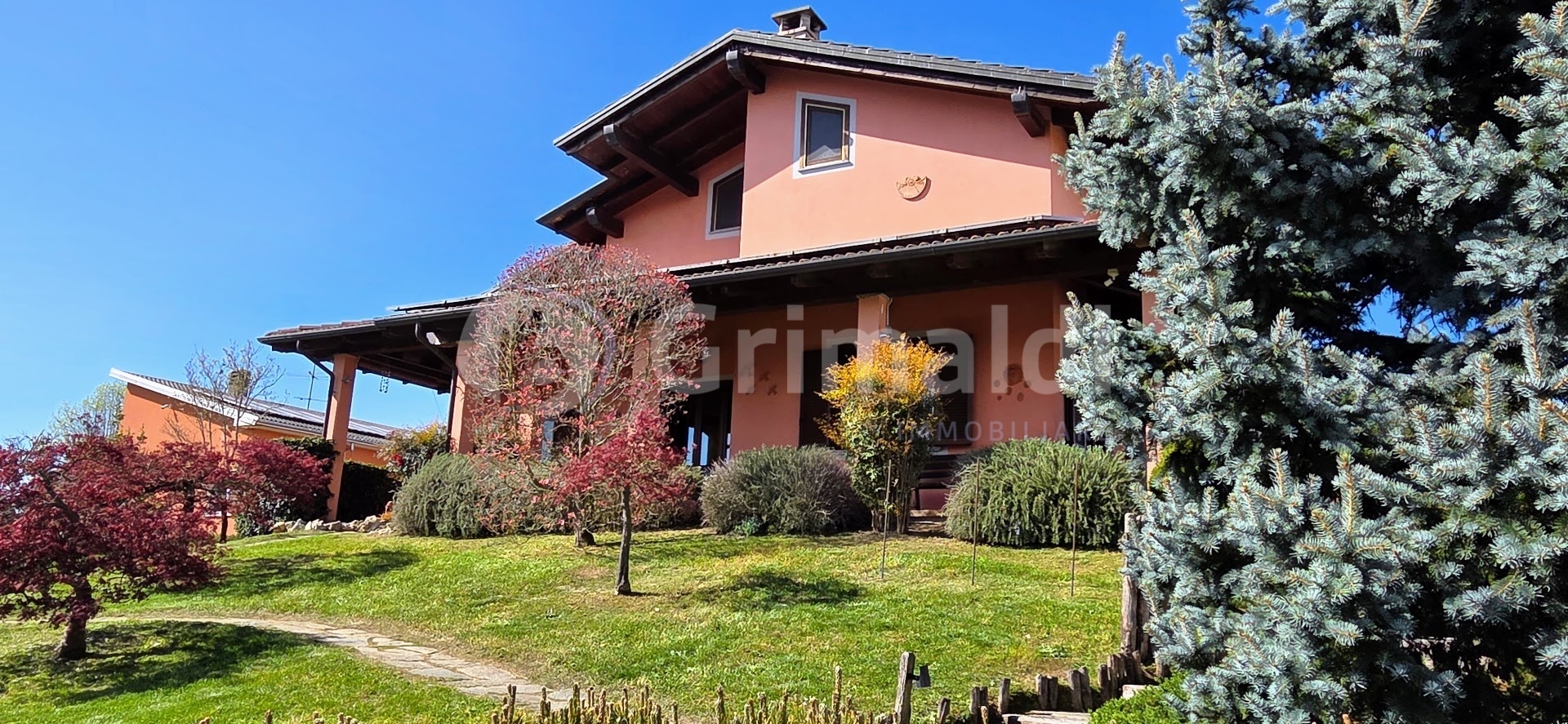 Villa con giardino a Pezzana