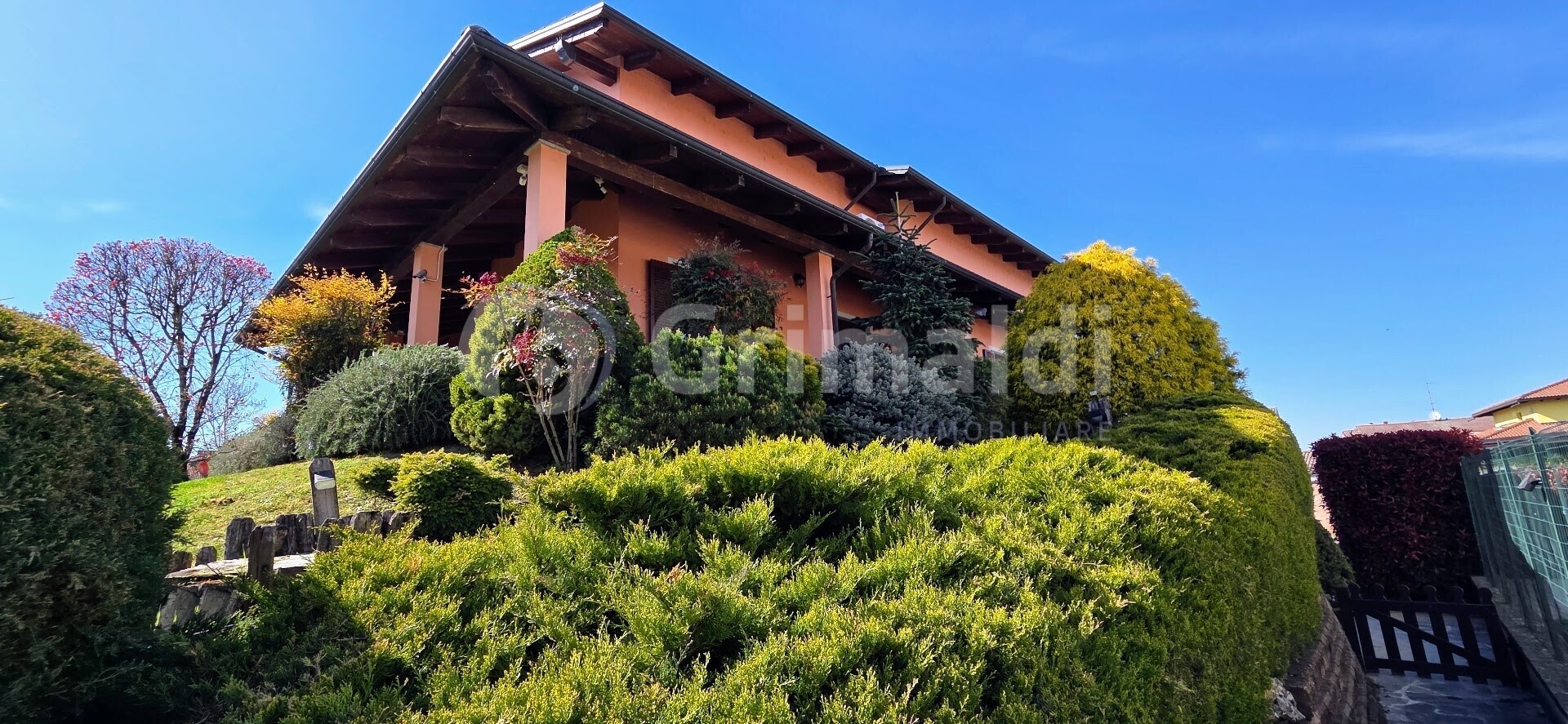Villa con giardino a Pezzana