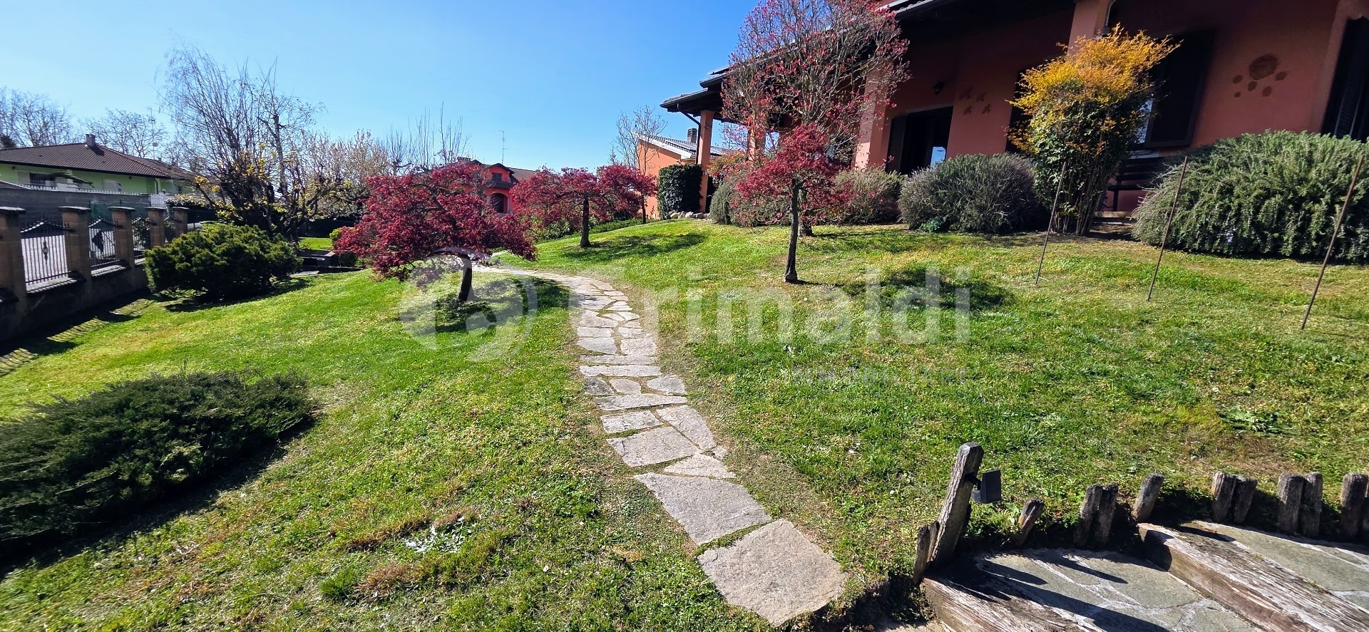 Villa con giardino a Pezzana
