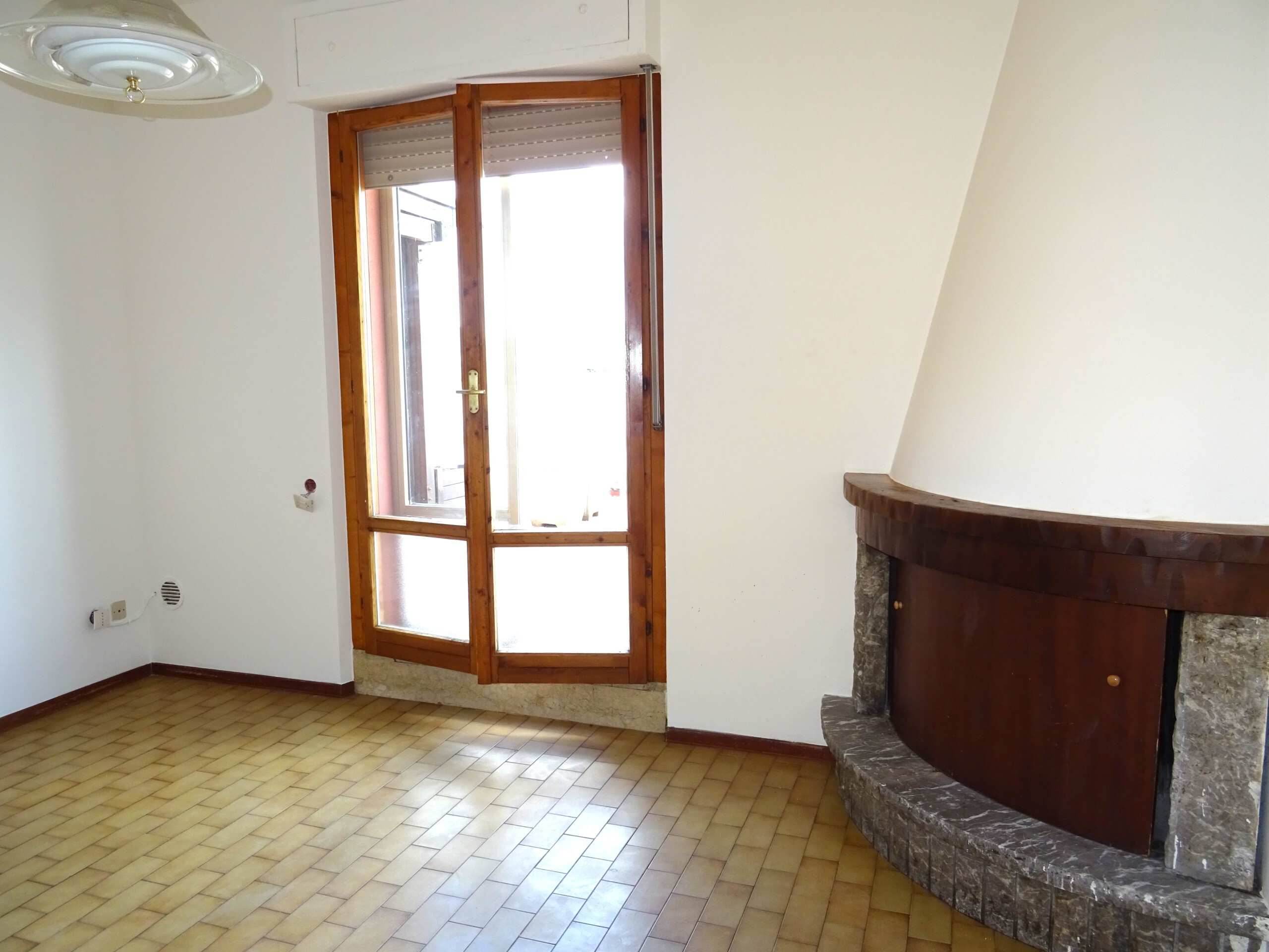 Quadrilocale con terrazzo a Serra de' Conti