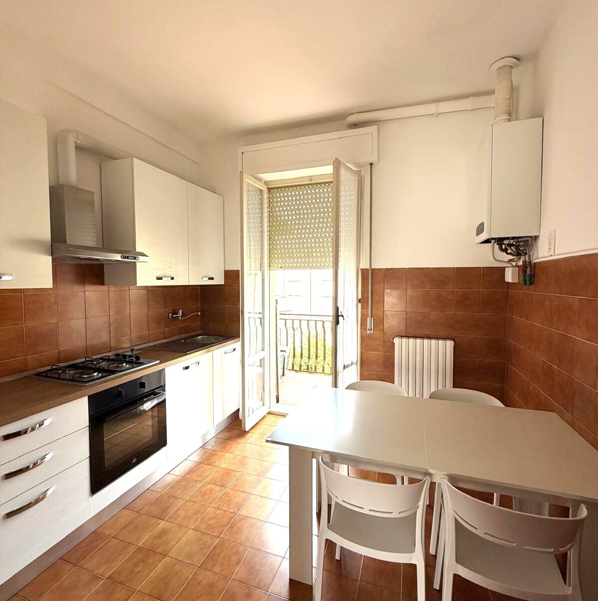 Trilocale con box, Montemarciano marina di