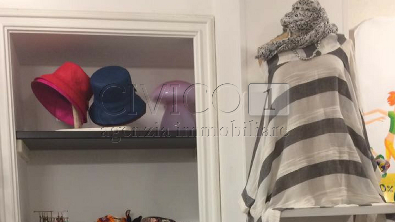 Locale commerciale in affitto in viale po, Rubano