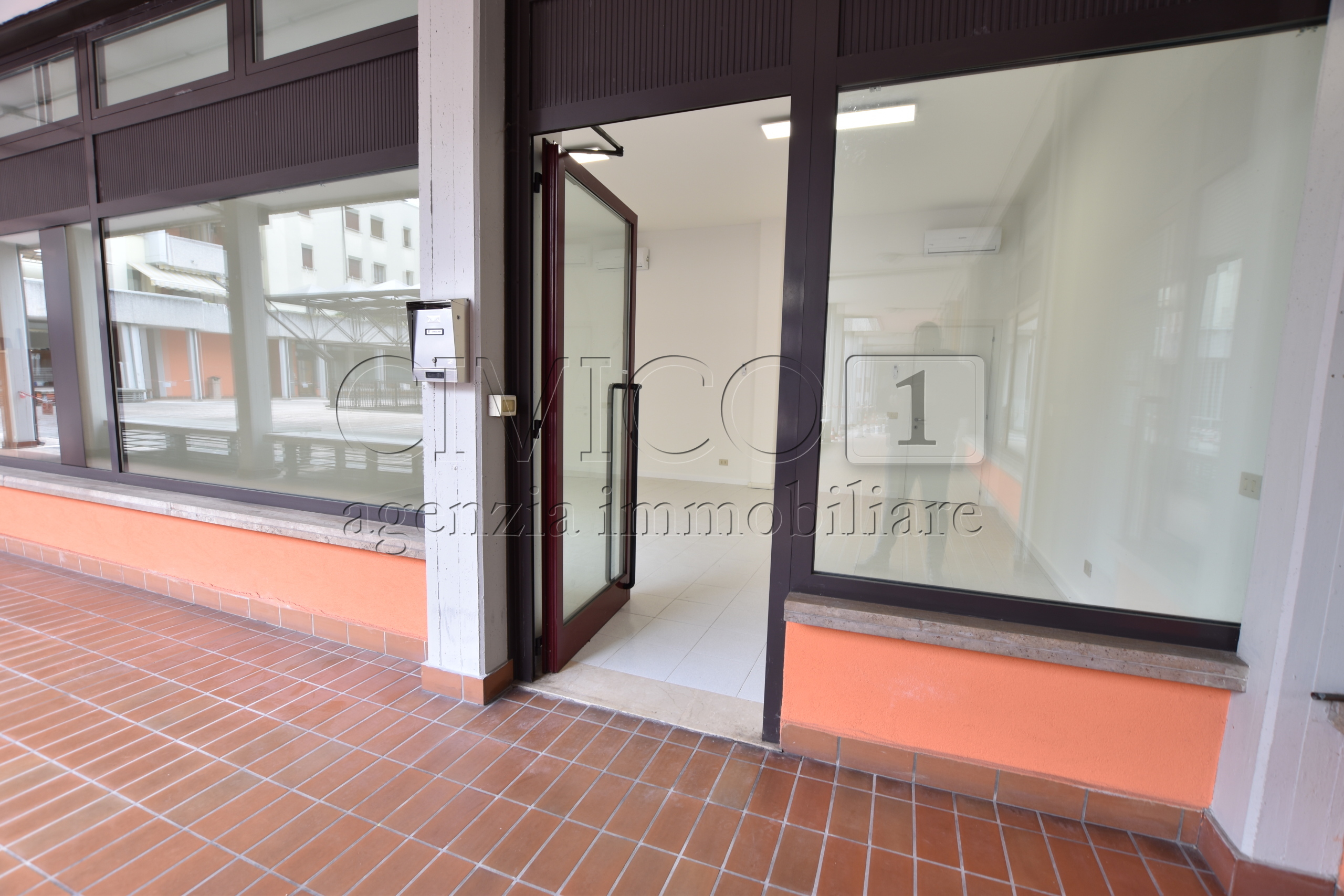 Locale commerciale in affitto in via roma, Vigodarzere