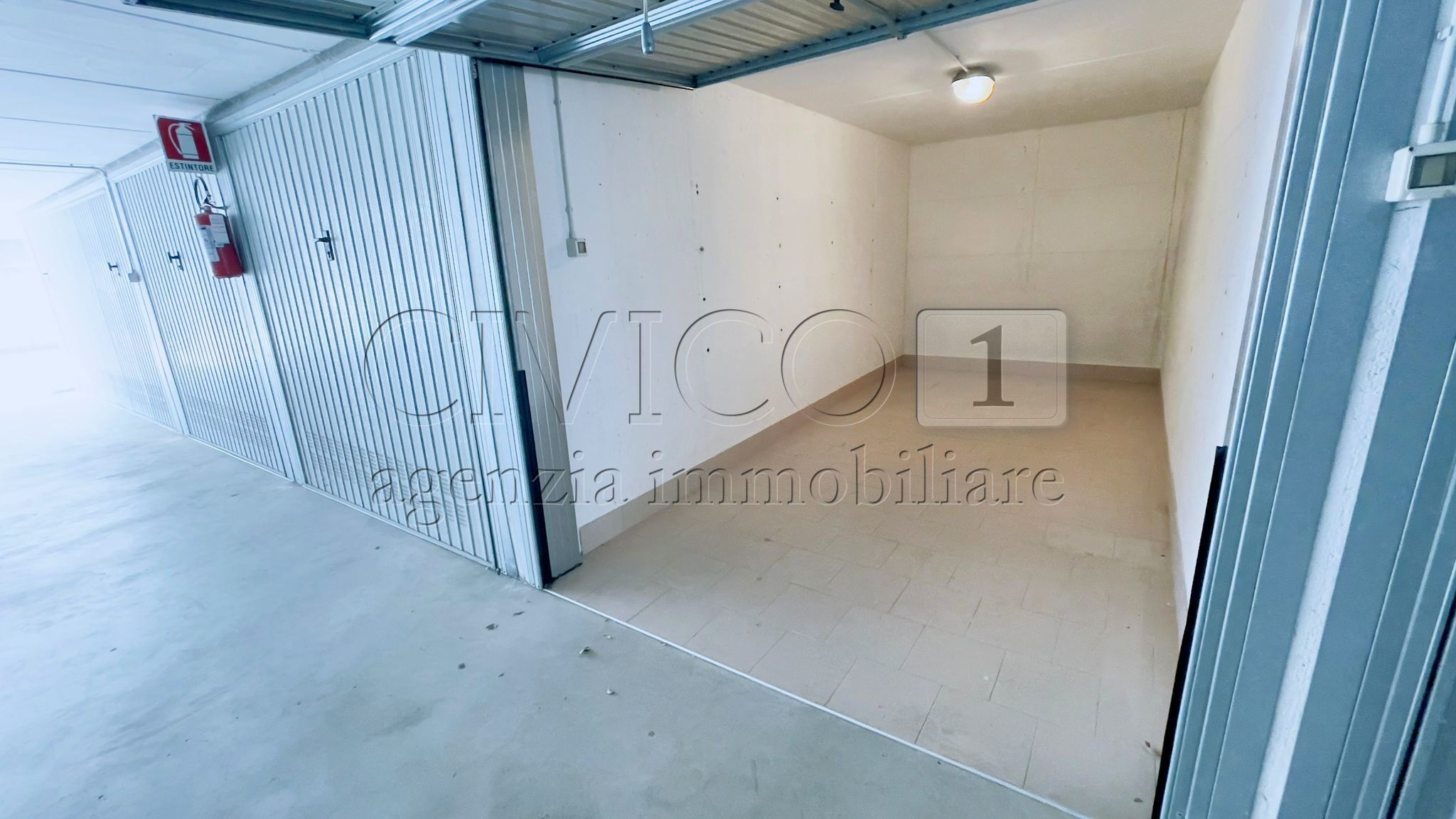 Box/Garage 18mq con box in viale po 57, Rubano