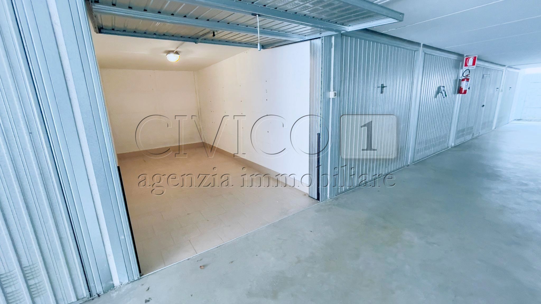 Box/Garage 18mq con box in viale po 57, Rubano