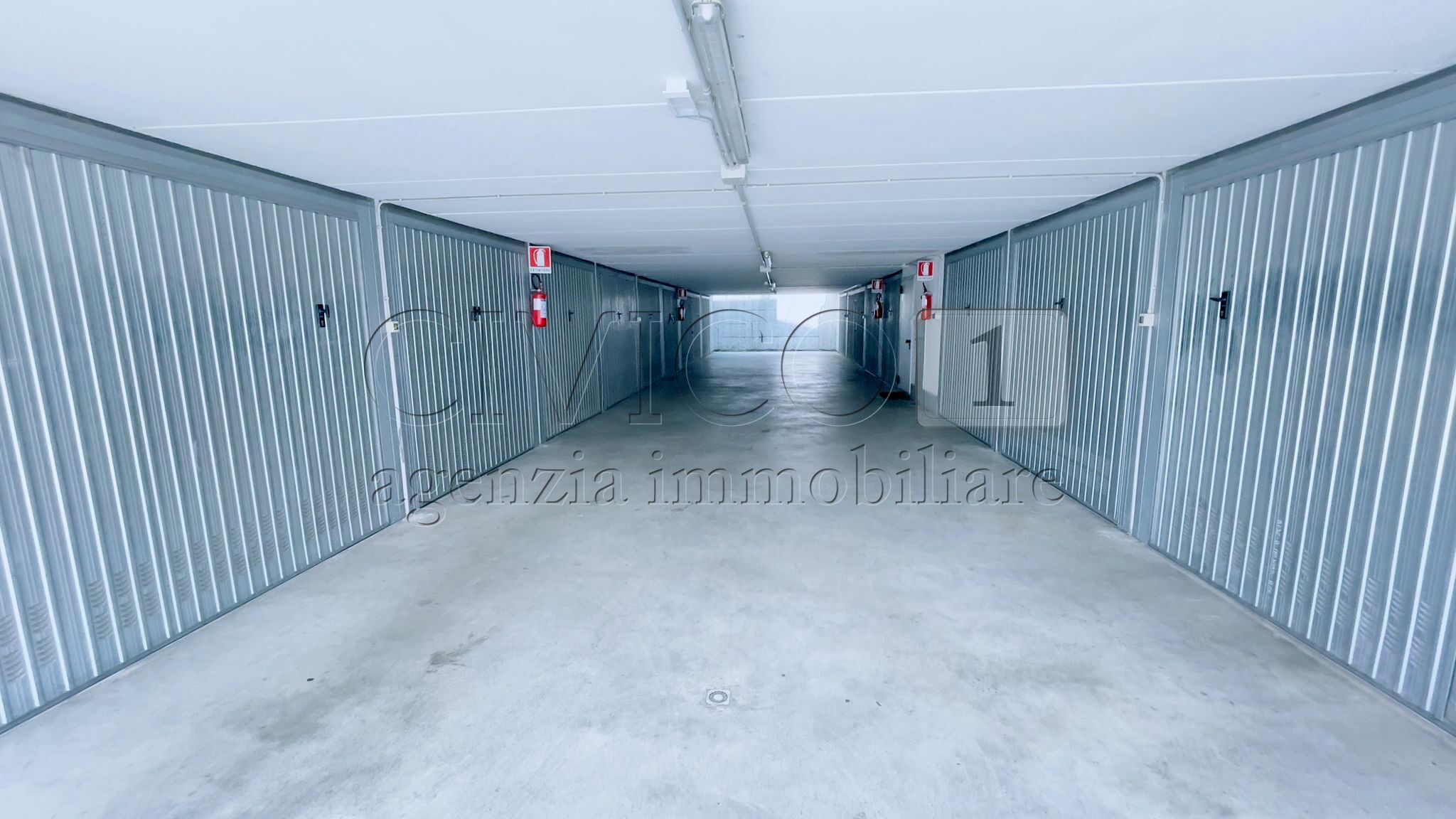 Box/Garage 18mq con box in viale po 57, Rubano