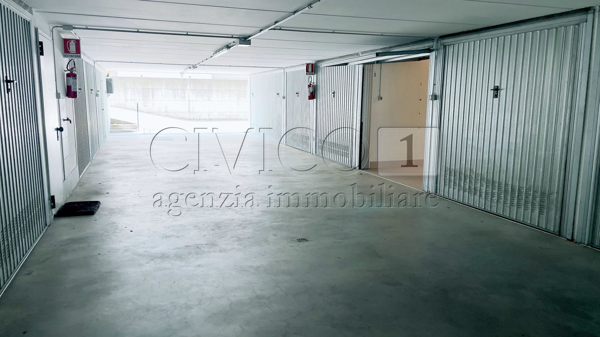 Box/Garage 18mq con box in viale po 57, Rubano