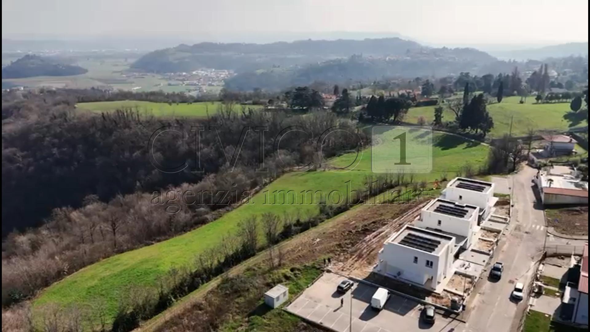 Villa con giardino in via false, Monteviale