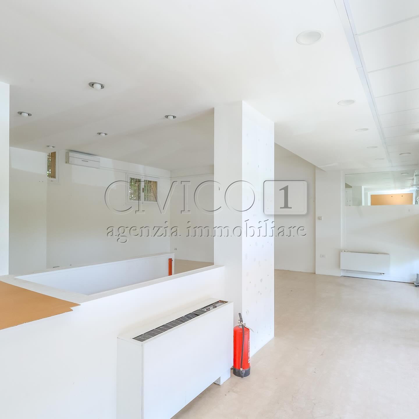 Locale commerciale in affitto in viale po, Rubano