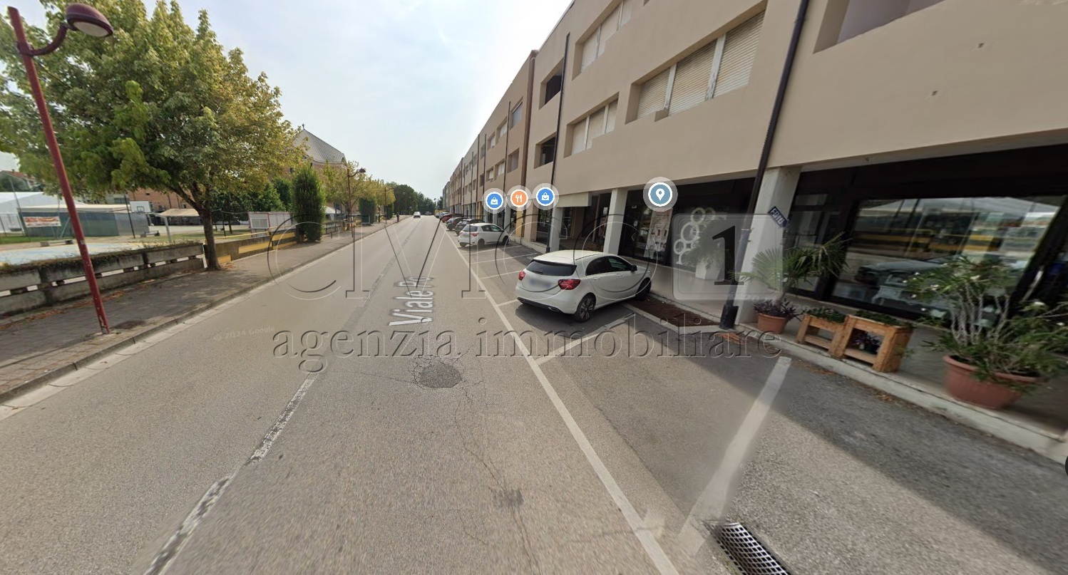 Locale commerciale in affitto in viale po, Rubano