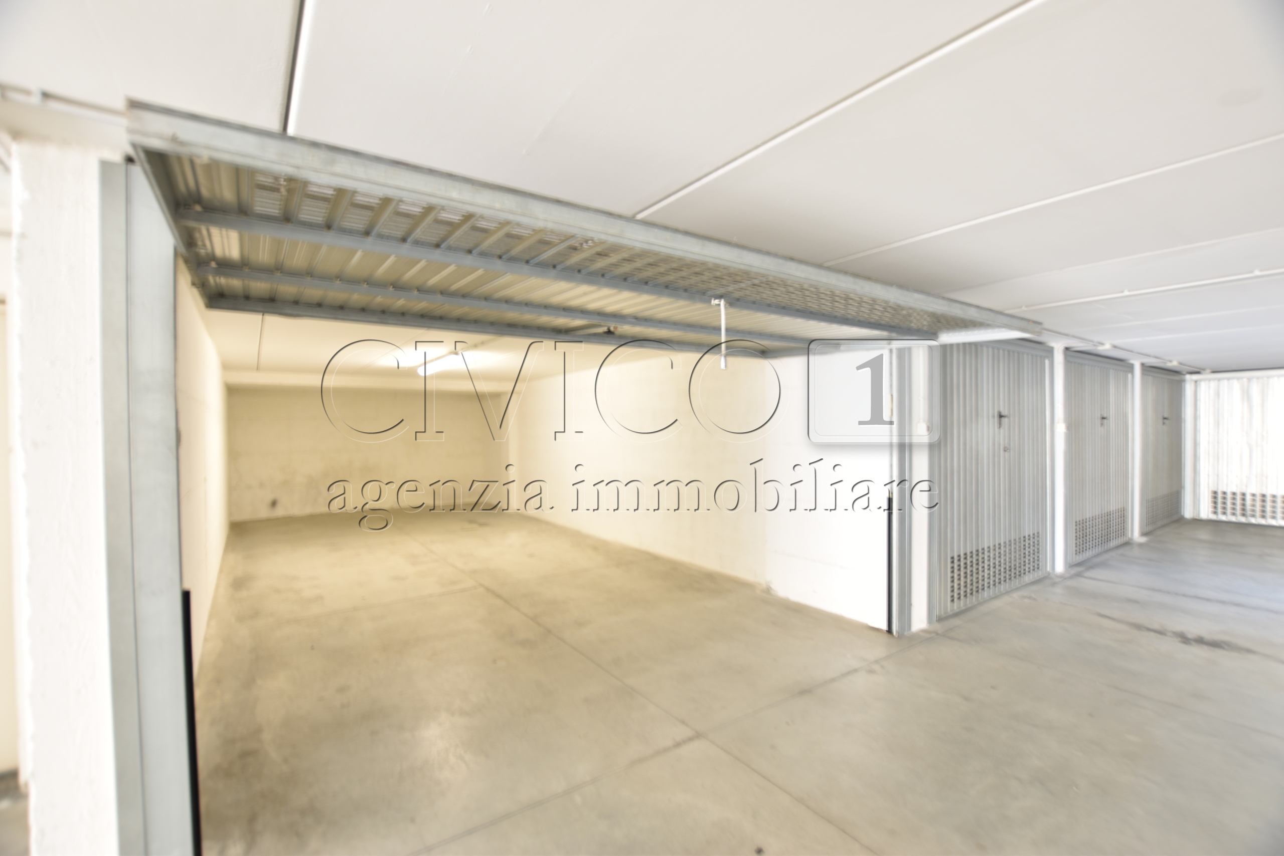 Box/Garage 48mq con box doppio in via beato pellegrino, Padova