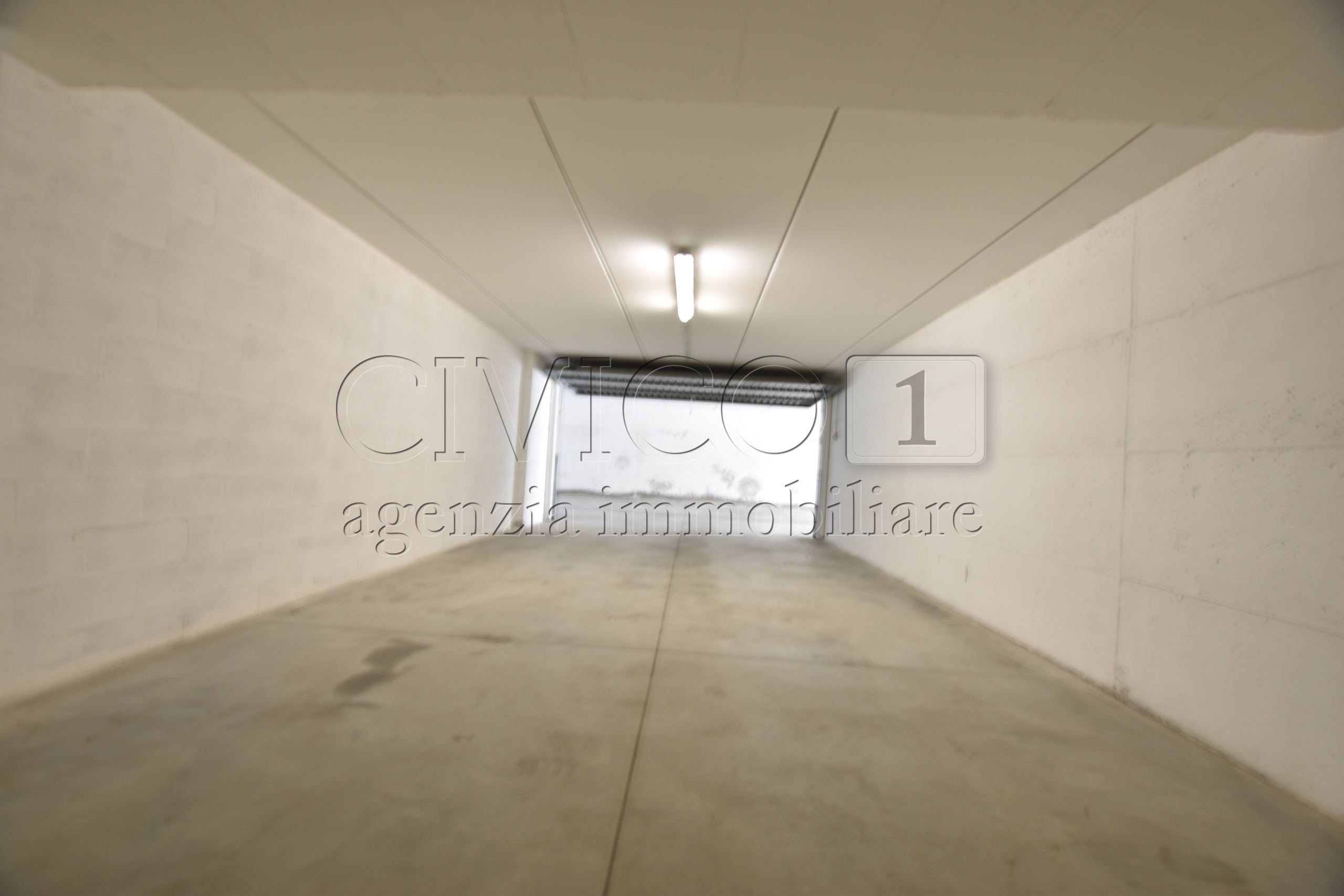 Box/Garage 48mq con box doppio in via beato pellegrino, Padova