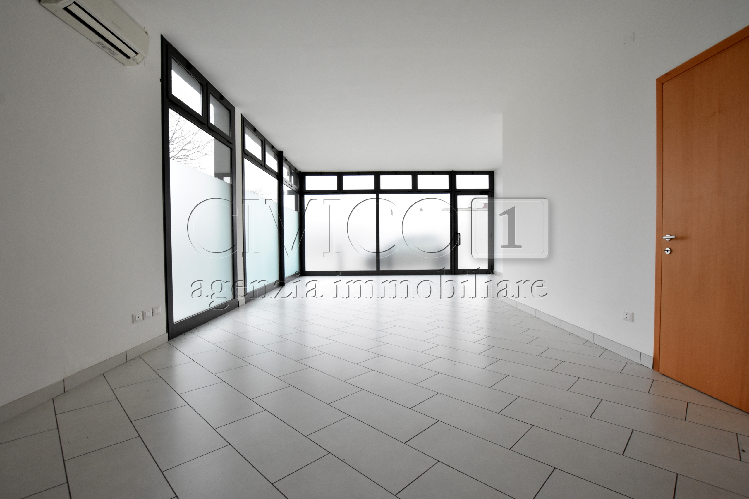 Locale commerciale in affitto in via buccia, Limena