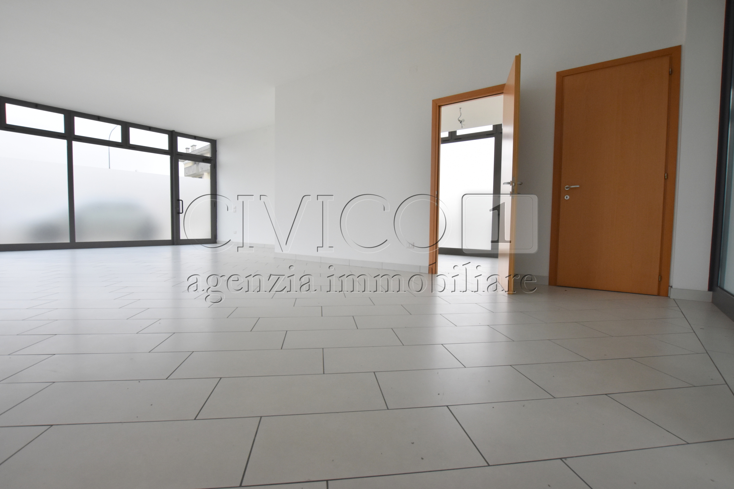 Locale commerciale in affitto in via buccia, Limena