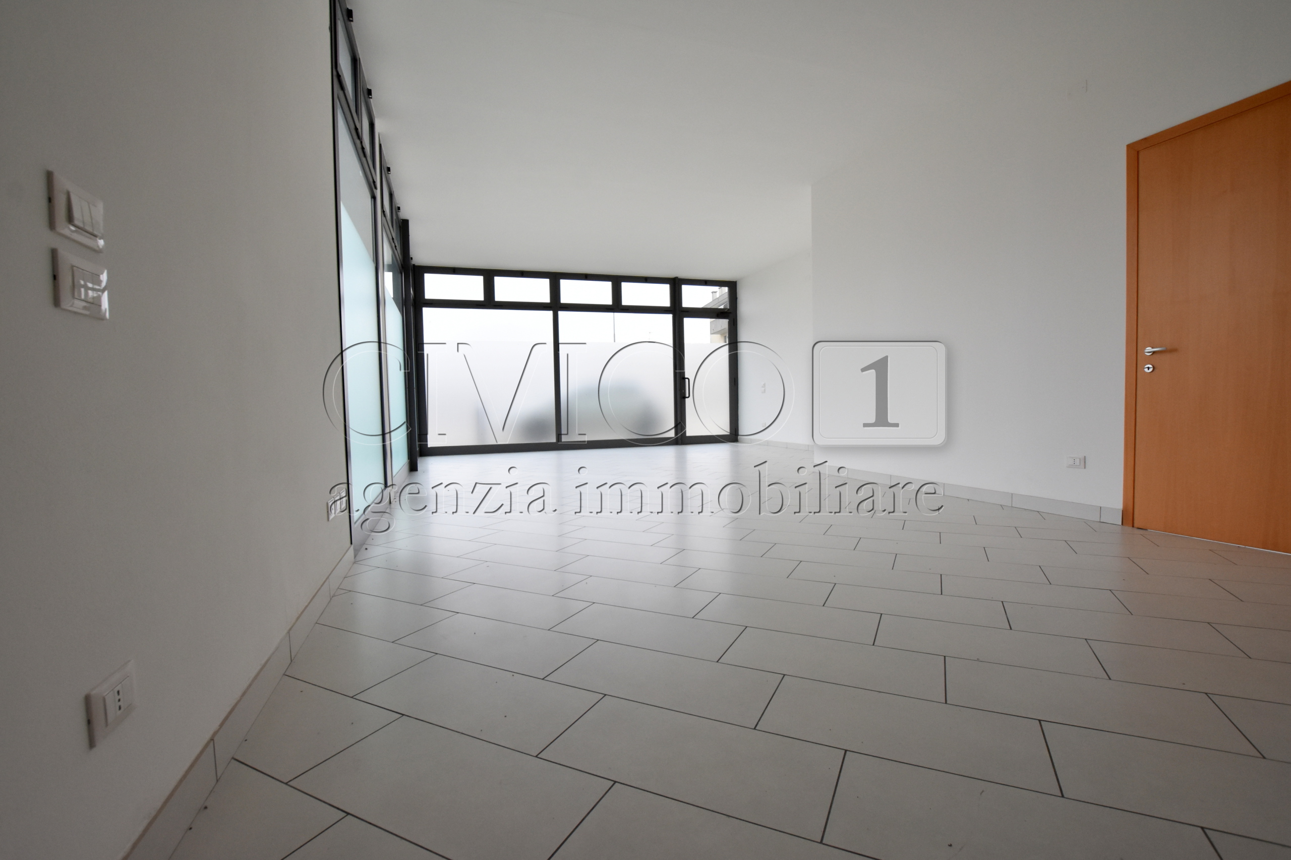 Locale commerciale in affitto in via buccia, Limena