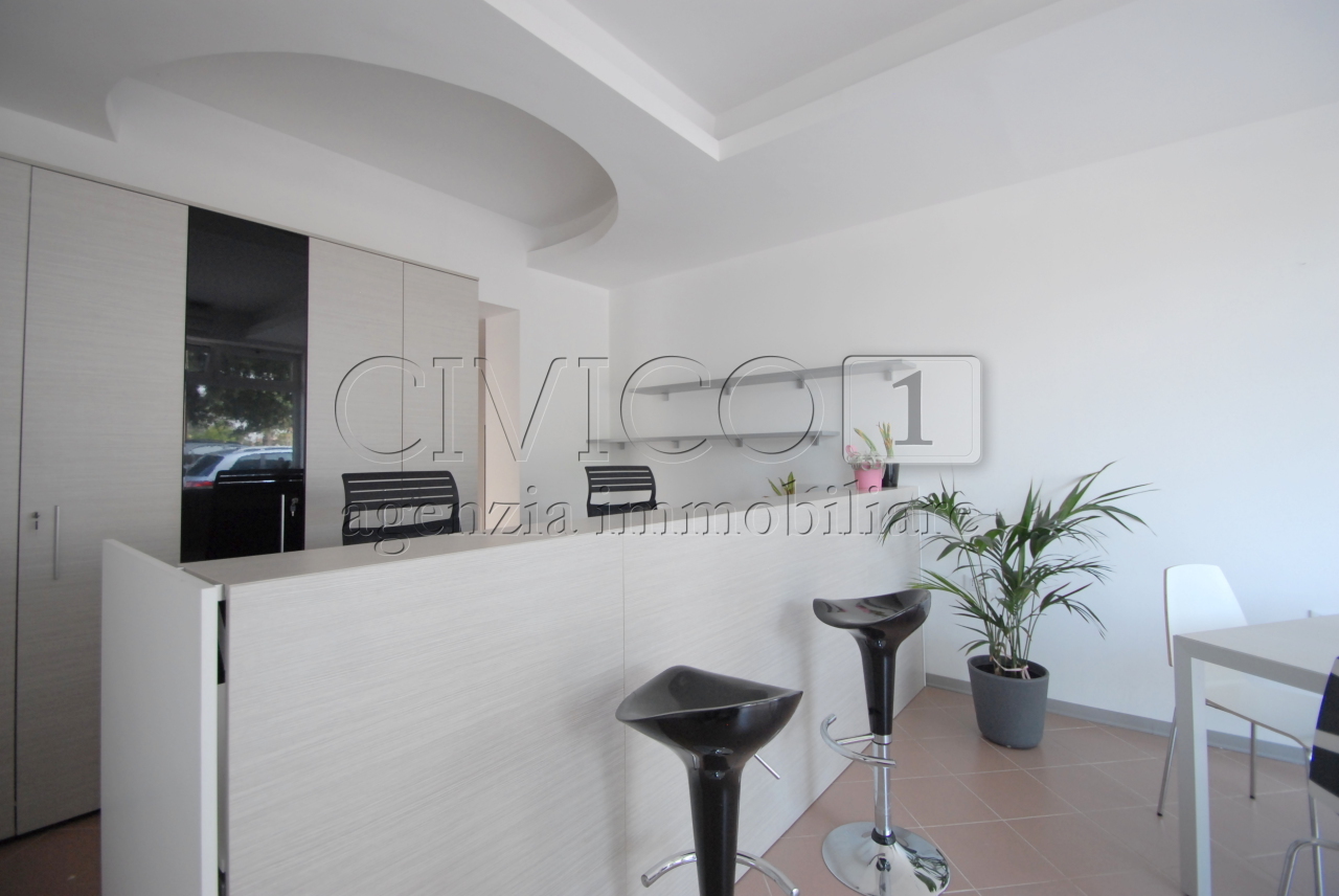 Locale commerciale in affitto in via chiesanuova, Padova