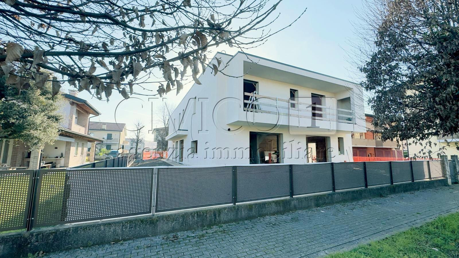 Villa con giardino in via guglielmo marconi, Limena