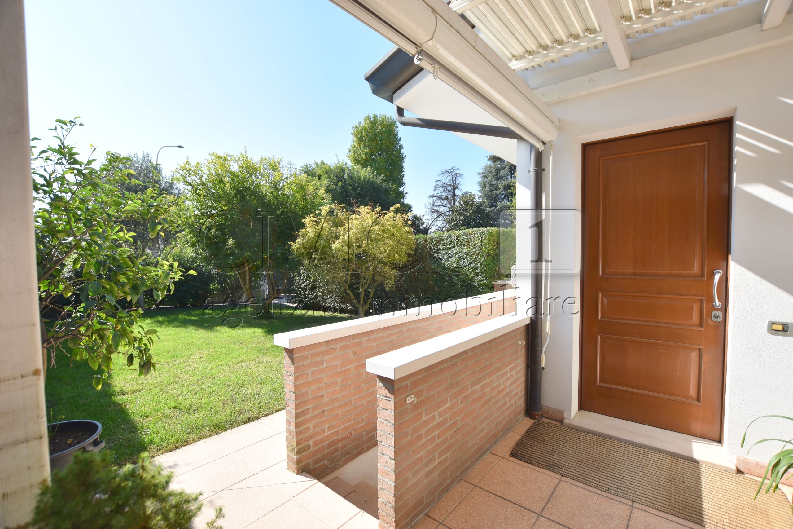 Villa con giardino in via bolzano, Saonara