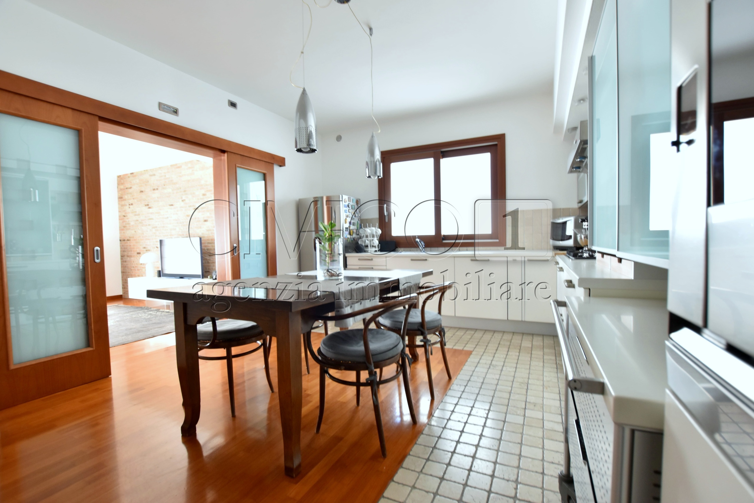 Villa con giardino in via bolzano, Saonara