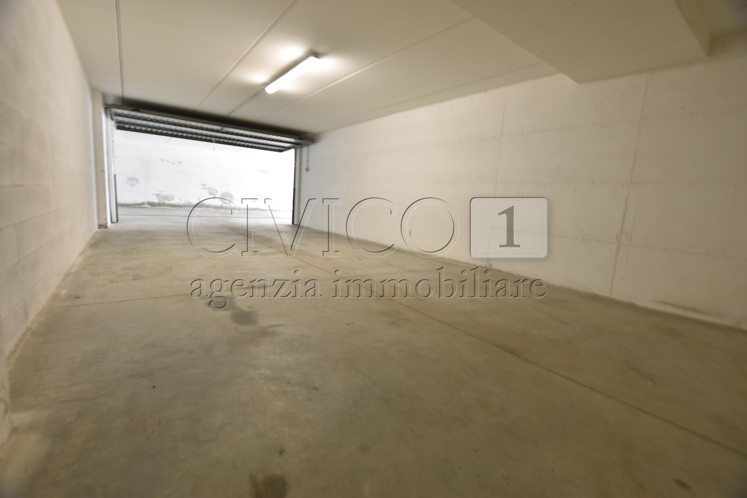 Box/Garage 48mq con box doppio in via beato pellegrino, Padova