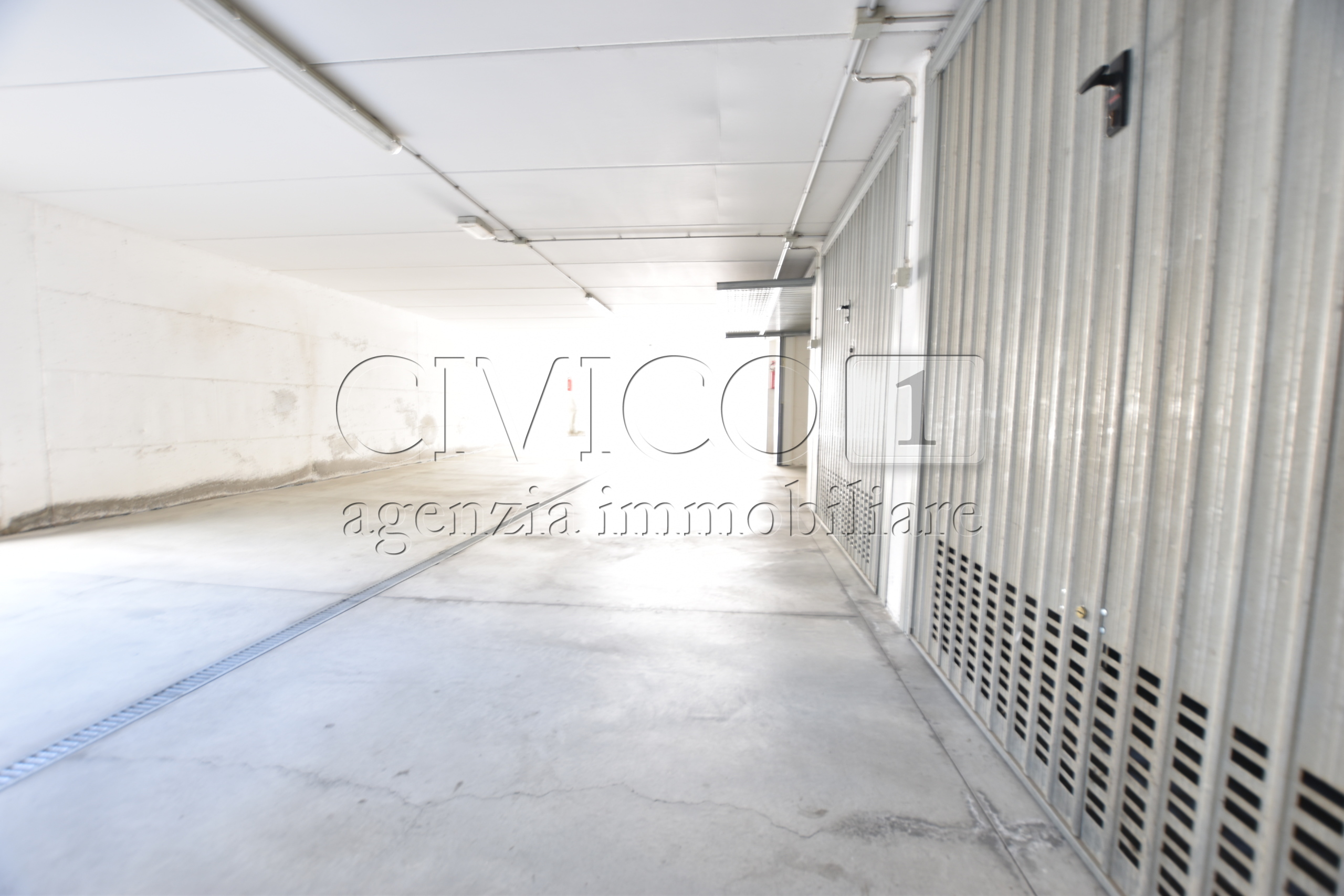 Box/Garage 48mq con box doppio in via beato pellegrino, Padova