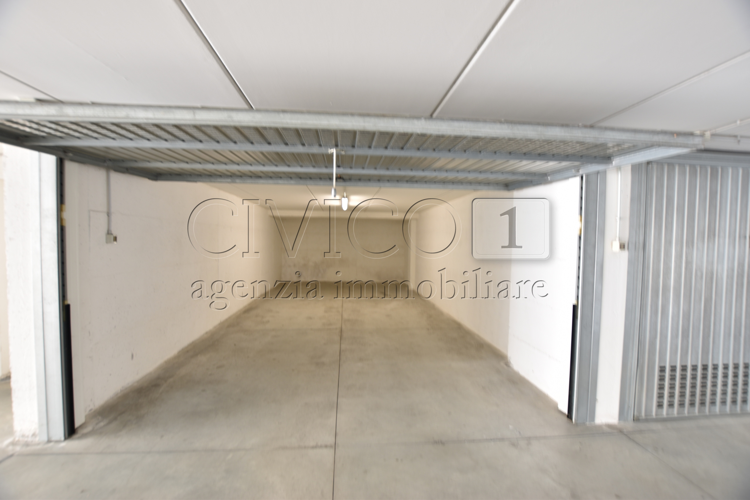 Box/Garage 48mq con box doppio in via beato pellegrino, Padova