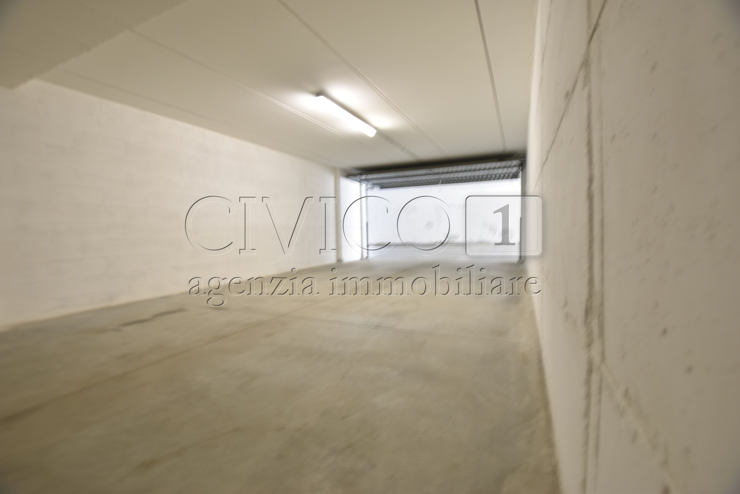 Box/Garage 48mq con box doppio in via beato pellegrino, Padova