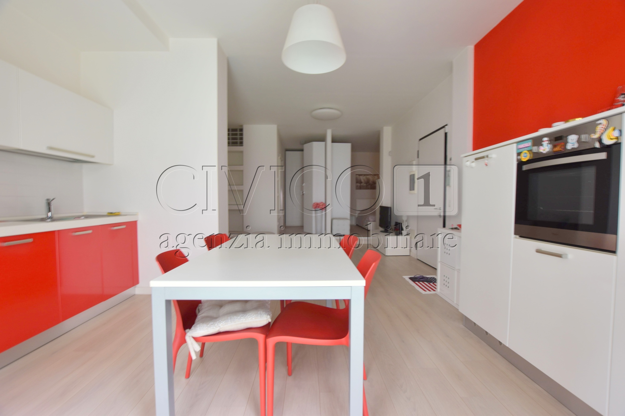 Trilocale con terrazzo in piazzetta conciapelli, Padova