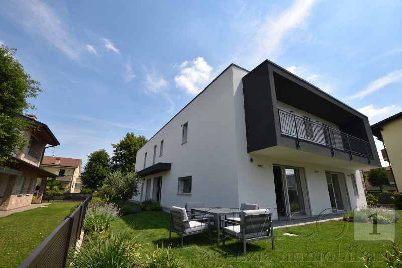 Casa indipendente con giardino in via de' menabuoi, Curtarolo