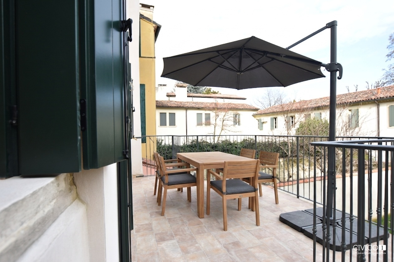 Quadrilocale con terrazzo in via savonarola, Padova