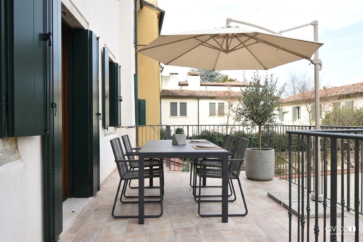 Quadrilocale con terrazzo in via savonarola, Padova