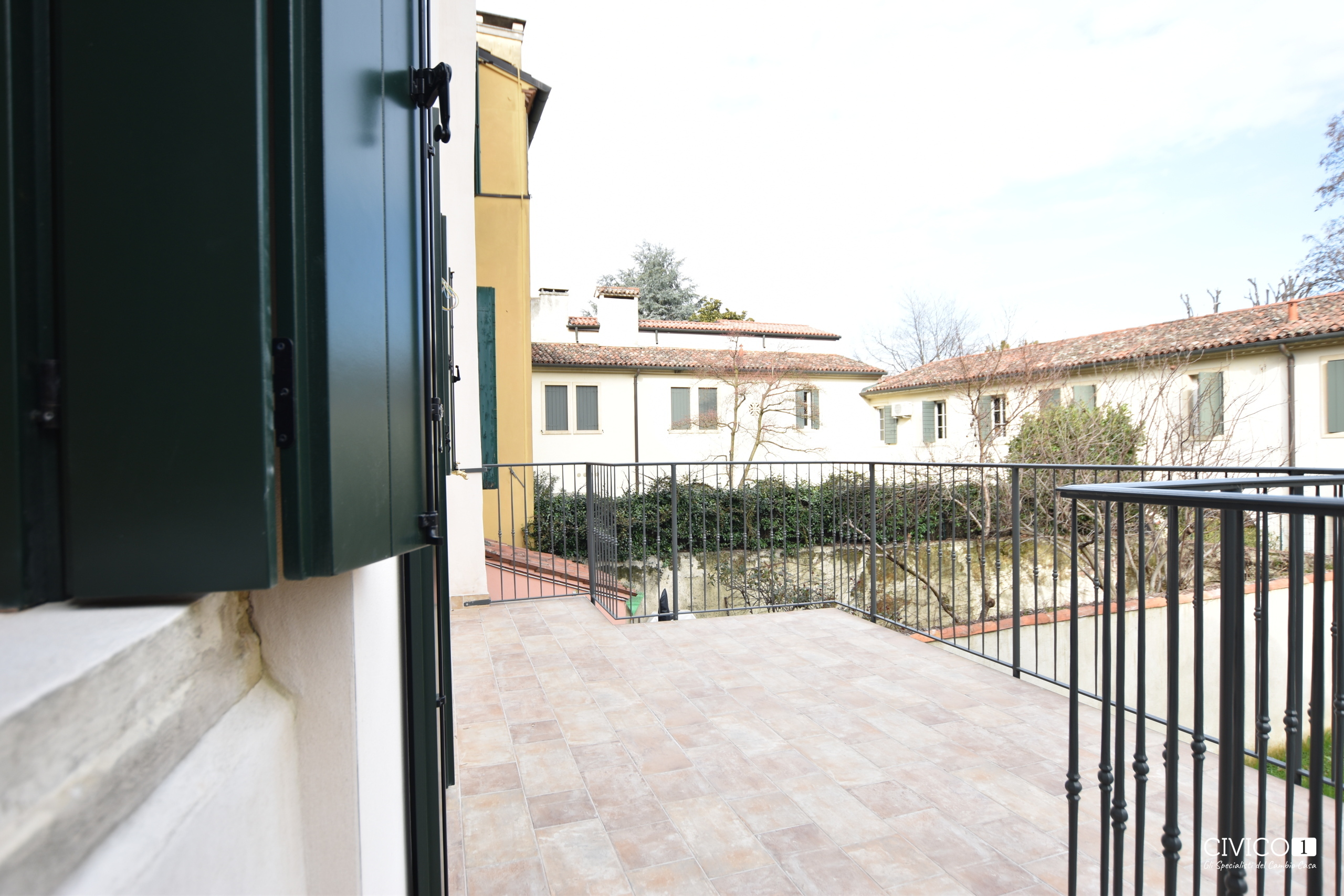 Quadrilocale con terrazzo in via savonarola, Padova