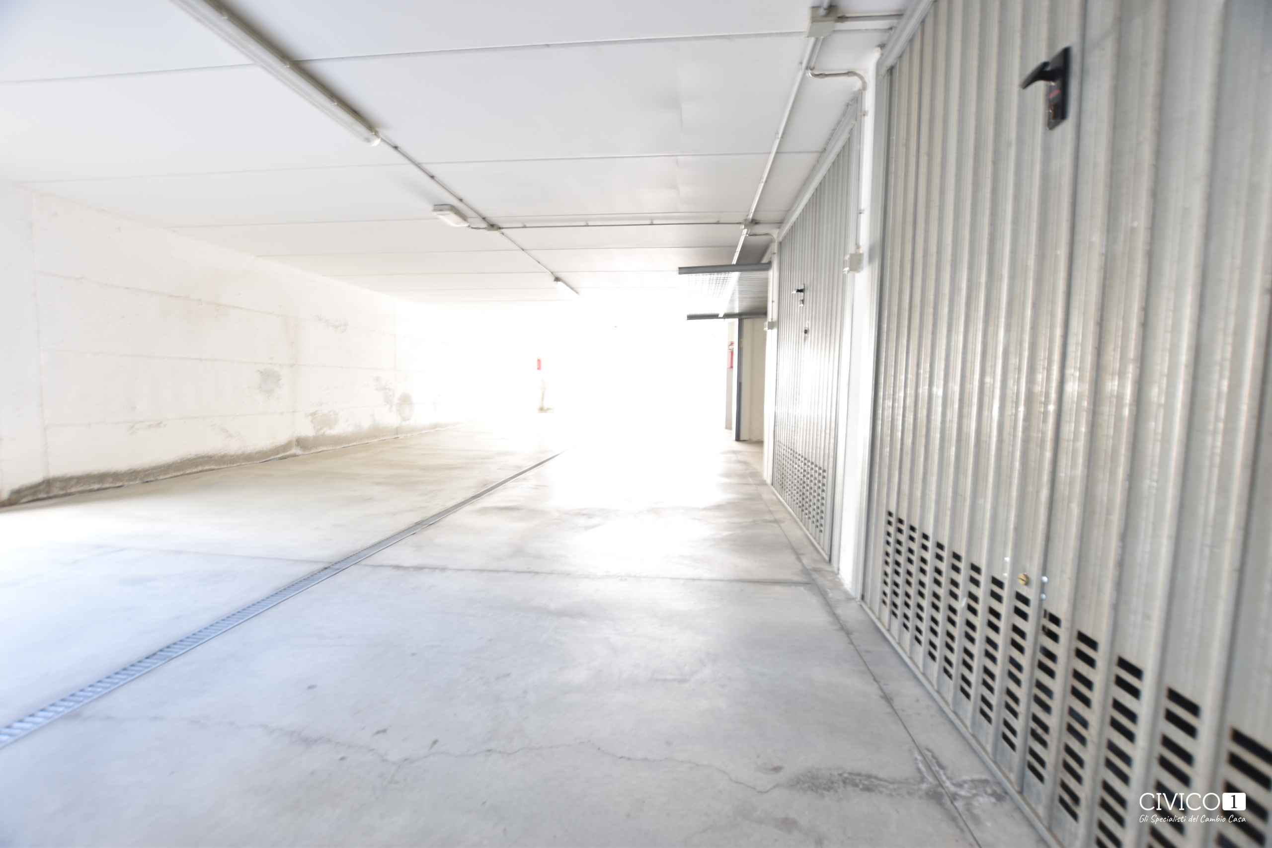 Box/Garage 48mq con box doppio in via beato pellegrino, Padova