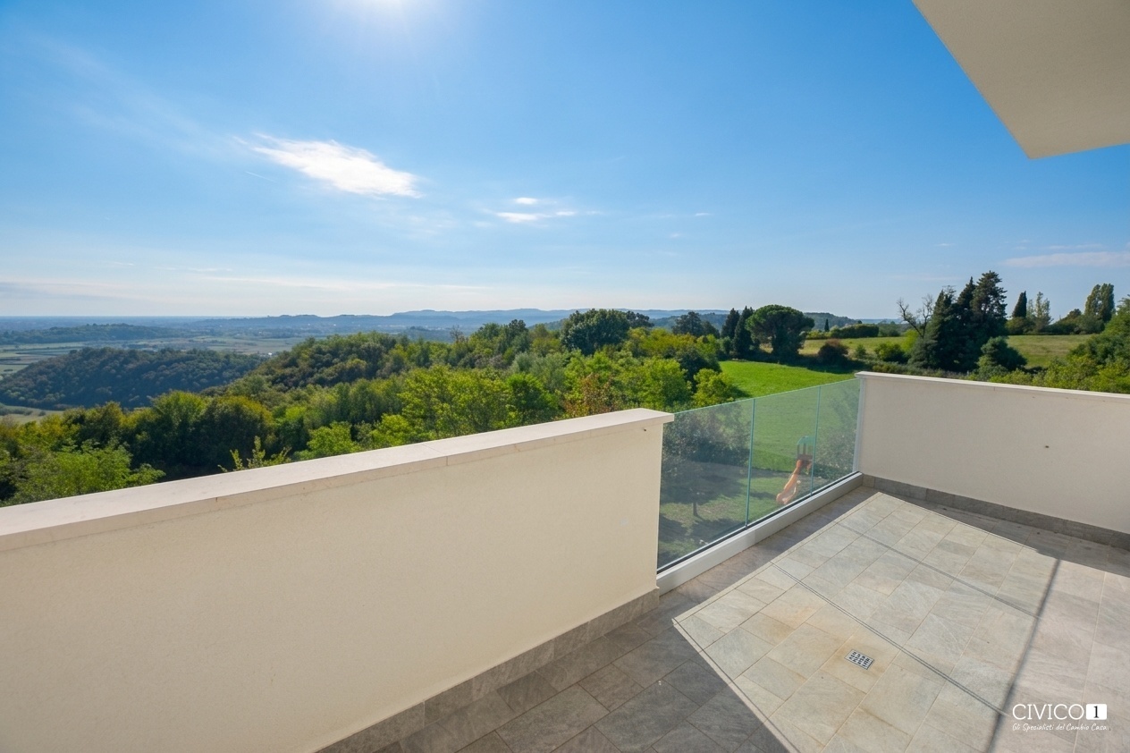 Villa con giardino in via false, Monteviale