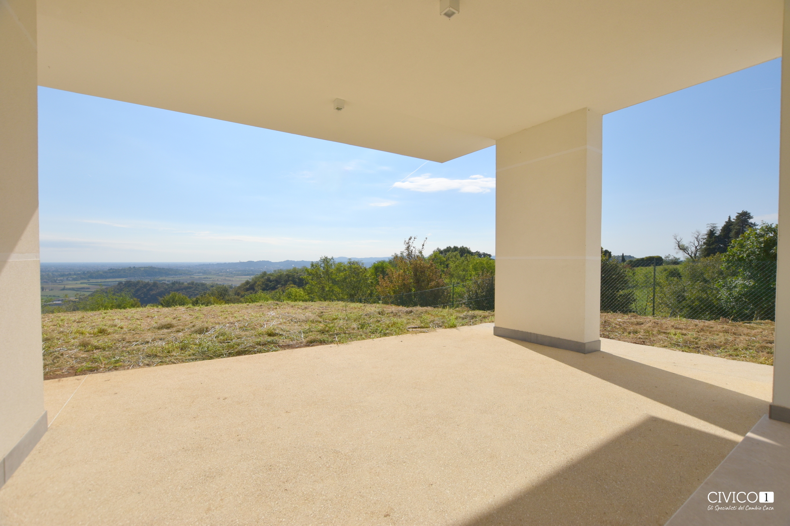 Villa con giardino in via false, Monteviale